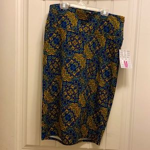 i am selling a lularoe skirt; size: medium
